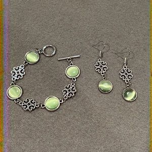 22265 set-Lt Green cat eye gemstone bracelet and earrings